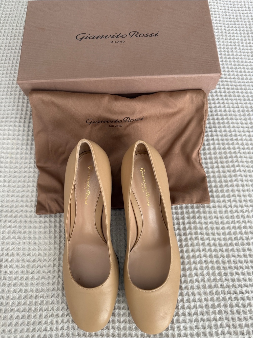 Gianvito Rossi Beige Leather Round-Toe Pumps